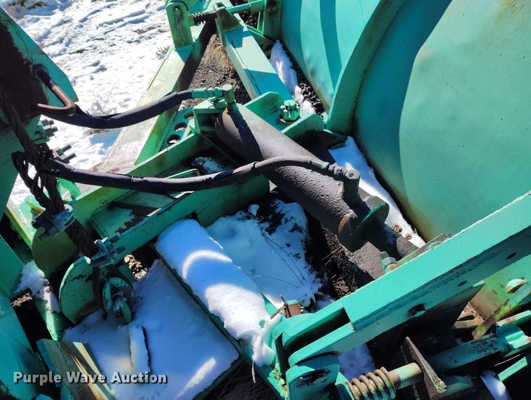 image for item DT0787 1974 Oshkosh P2025-1E1 dump / spreader truck