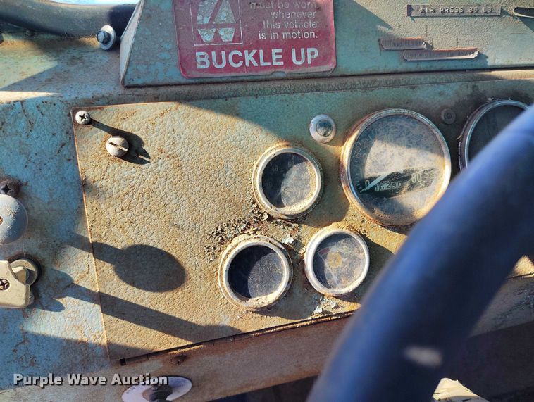 image for item DT0787 1974 Oshkosh P2025-1E1 dump / spreader truck