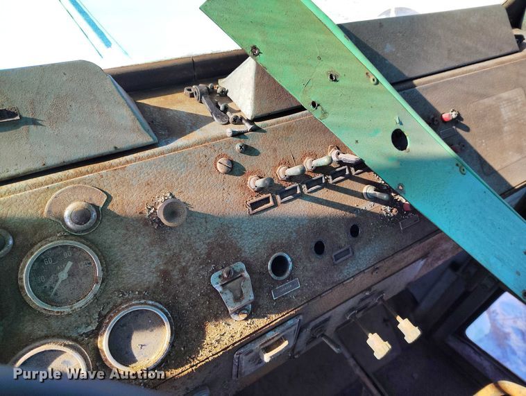 image for item DT0787 1974 Oshkosh P2025-1E1 dump / spreader truck