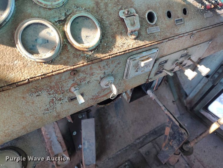 image for item DT0787 1974 Oshkosh P2025-1E1 dump / spreader truck