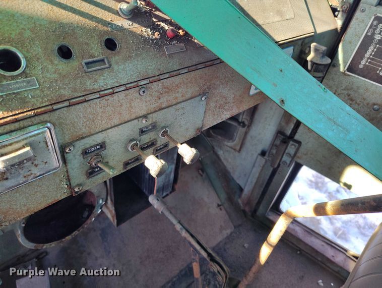 image for item DT0787 1974 Oshkosh P2025-1E1 dump / spreader truck