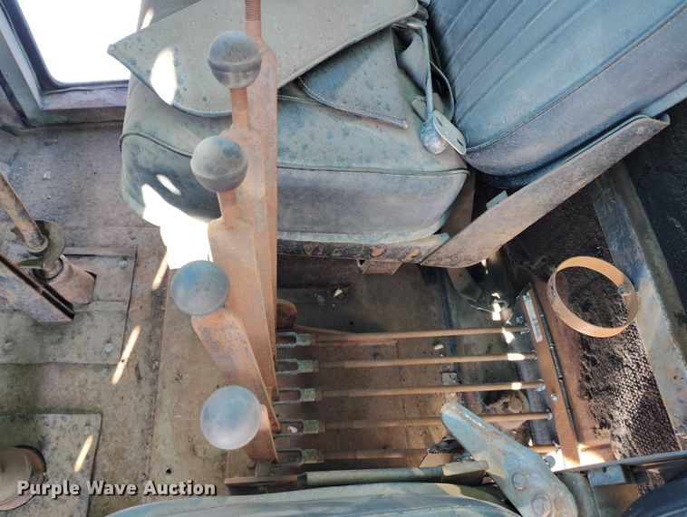 image for item DT0787 1974 Oshkosh P2025-1E1 dump / spreader truck