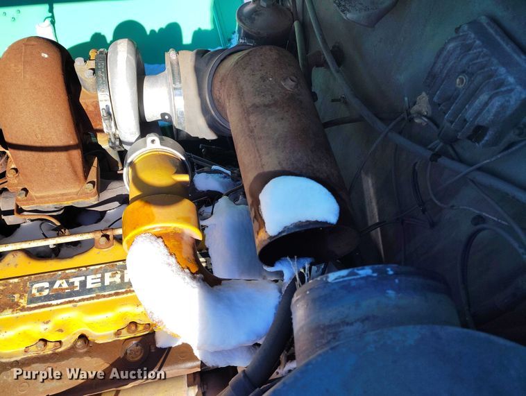 image for item DT0787 1974 Oshkosh P2025-1E1 dump / spreader truck