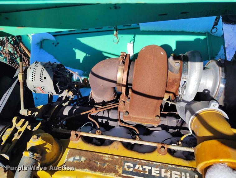 image for item DT0787 1974 Oshkosh P2025-1E1 dump / spreader truck