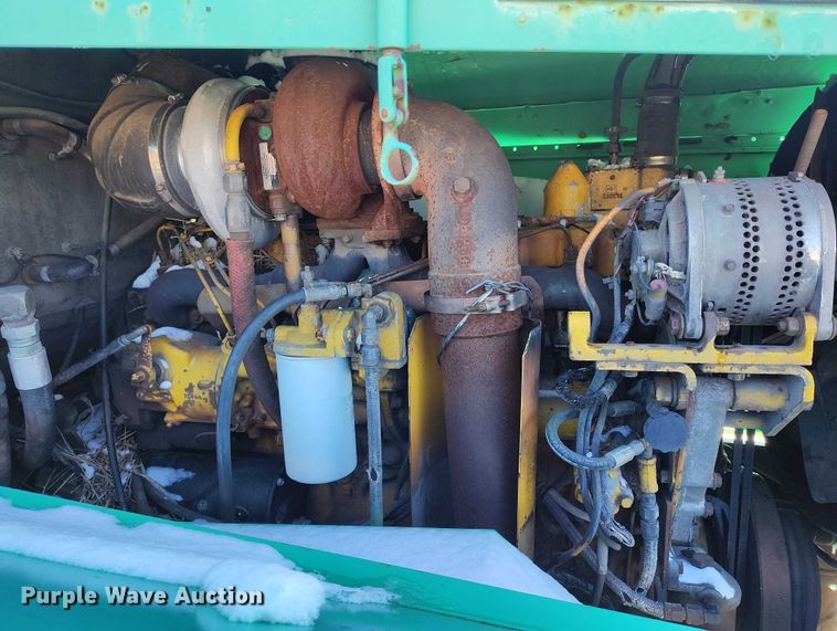 image for item DT0787 1974 Oshkosh P2025-1E1 dump / spreader truck