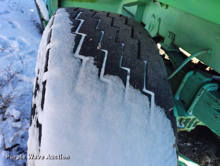 image for item DT0787 1974 Oshkosh P2025-1E1 dump / spreader truck