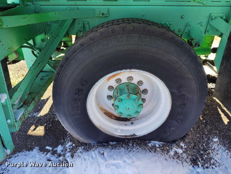 image for item DT0787 1974 Oshkosh P2025-1E1 dump / spreader truck