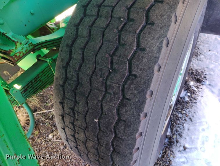 image for item DT0787 1974 Oshkosh P2025-1E1 dump / spreader truck