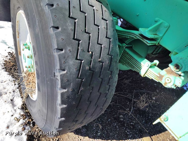 image for item DT0787 1974 Oshkosh P2025-1E1 dump / spreader truck