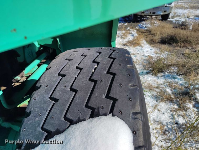 image for item DT0787 1974 Oshkosh P2025-1E1 dump / spreader truck