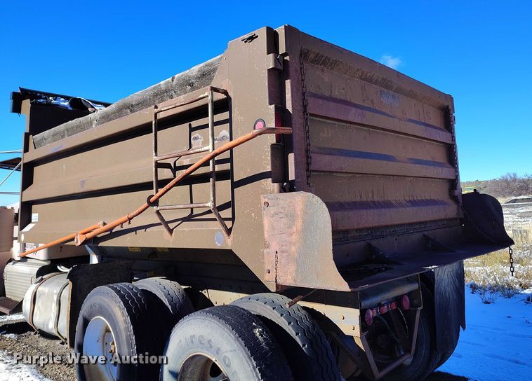 image for item DT0788 1974 Kenworth 923 dump truck