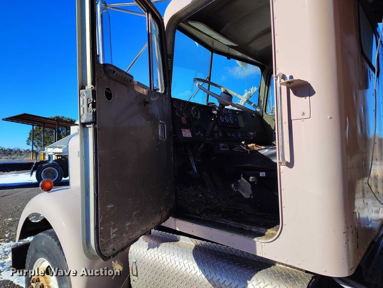 image for item DT0788 1974 Kenworth 923 dump truck