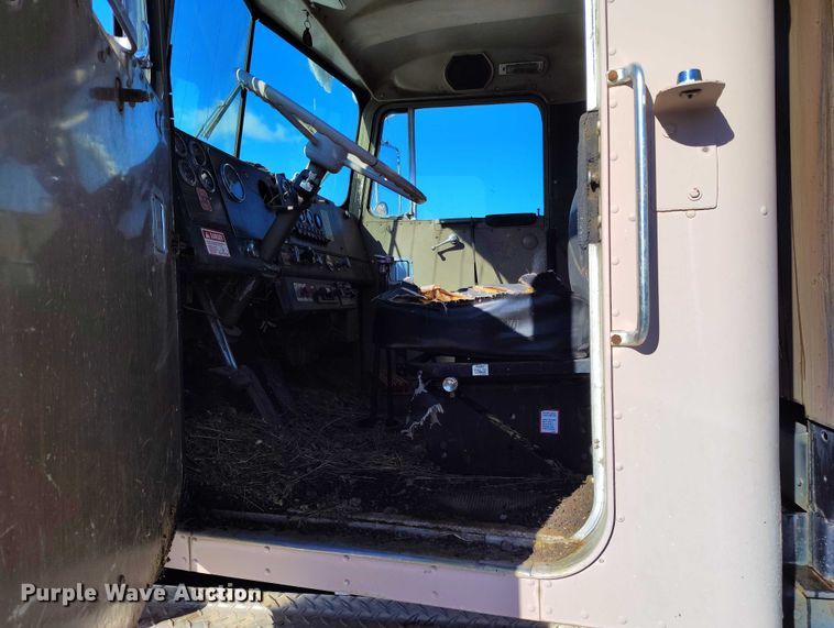 image for item DT0788 1974 Kenworth 923 dump truck