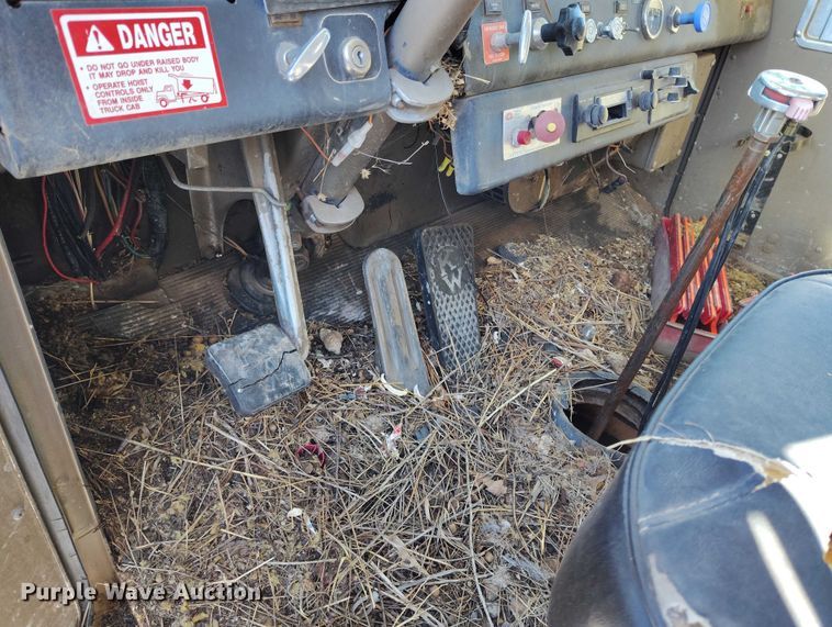 image for item DT0788 1974 Kenworth 923 dump truck