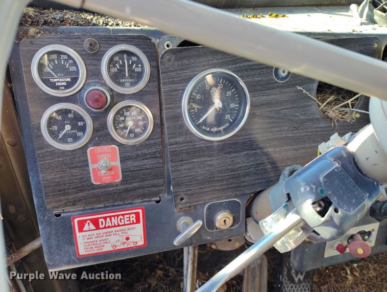 image for item DT0788 1974 Kenworth 923 dump truck