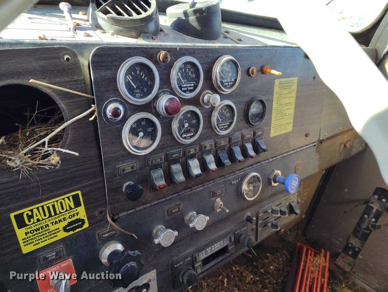 image for item DT0788 1974 Kenworth 923 dump truck