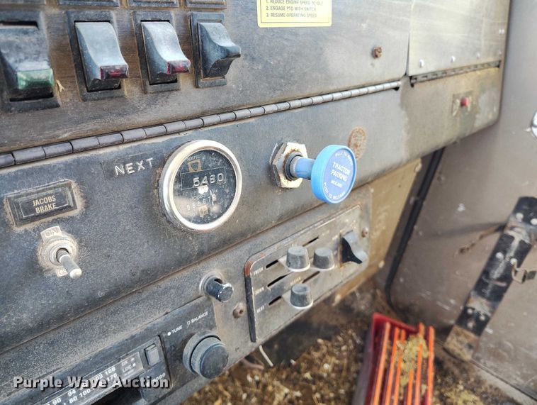 image for item DT0788 1974 Kenworth 923 dump truck