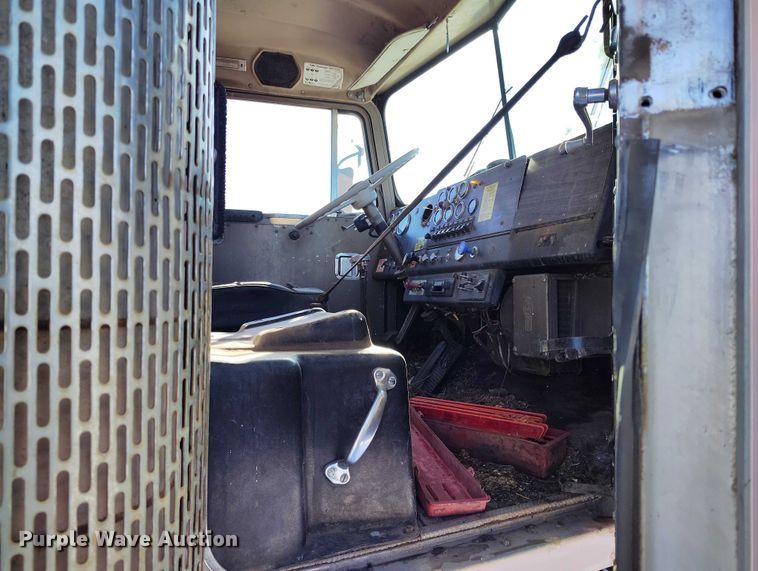 image for item DT0788 1974 Kenworth 923 dump truck