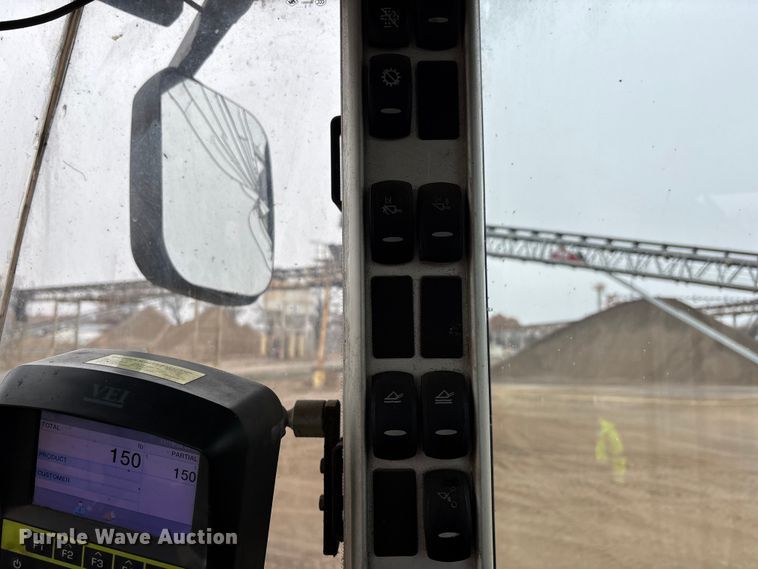 image for item DW7298 2014 Volvo L90G wheel loader