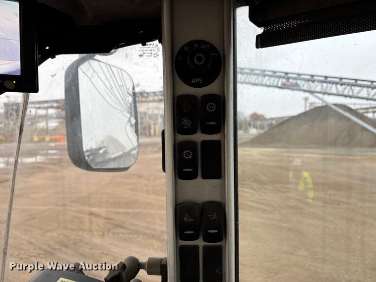 image for item DW7298 2014 Volvo L90G wheel loader