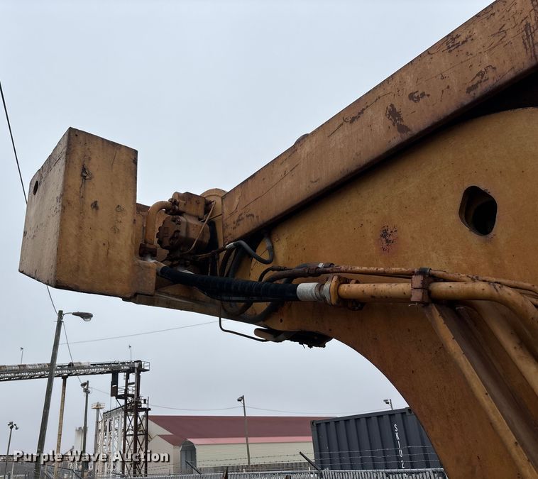 image for item DW7299 1975 Galion 150 Series A crane