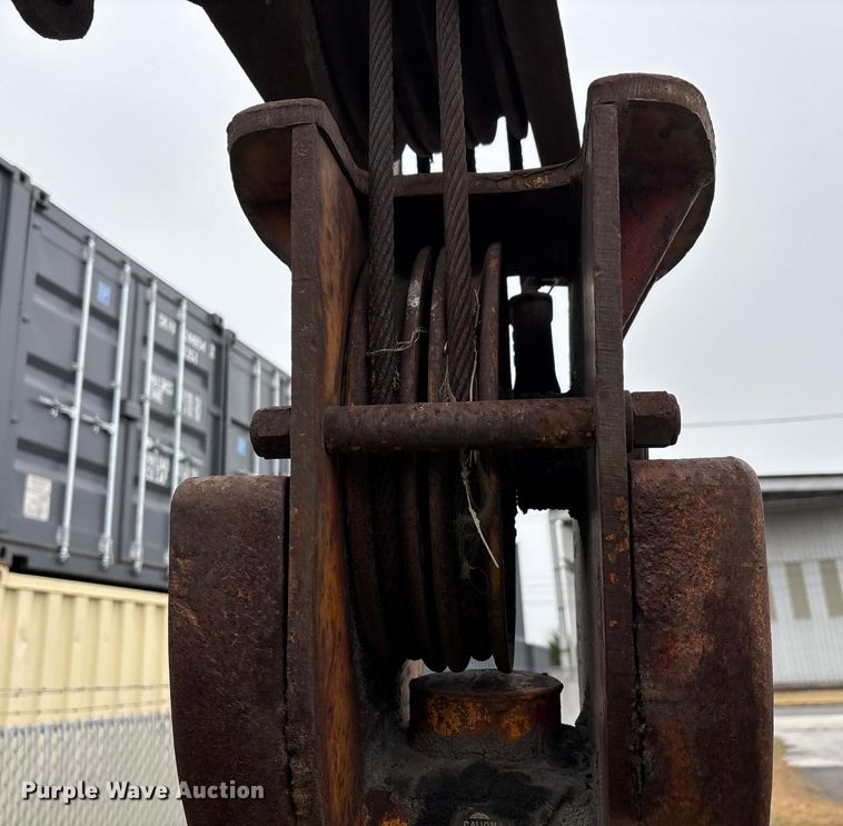 image for item DW7299 1975 Galion 150 Series A crane