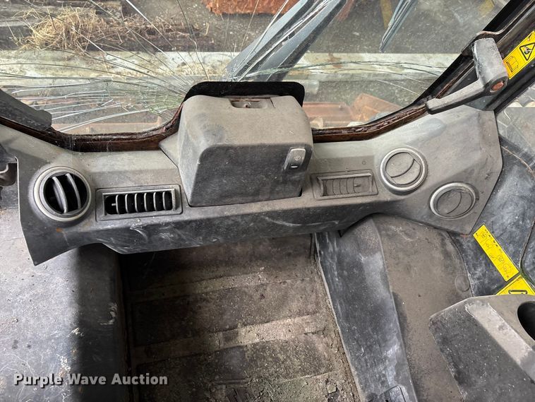 image for item DW7301 2011 JCB 260 skid steer loader