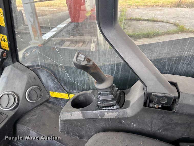 image for item DW7301 2011 JCB 260 skid steer loader