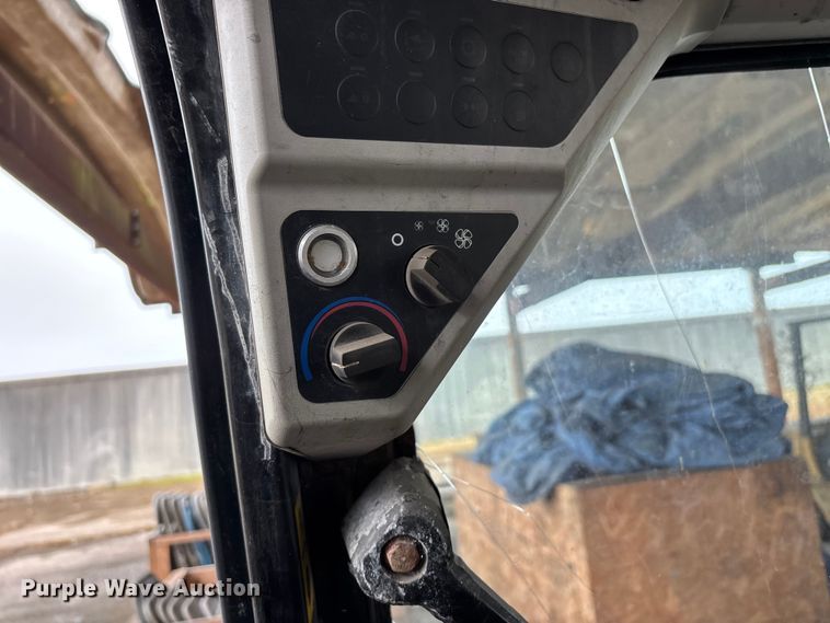 image for item DW7301 2011 JCB 260 skid steer loader