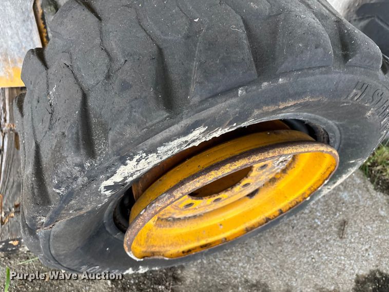 image for item DW7301 2011 JCB 260 skid steer loader