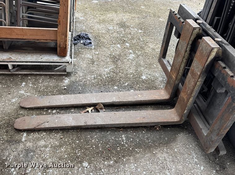 image for item DW7302 Yale GLC060TGNUAE084 forklift