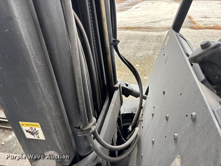 image for item DW7302 Yale GLC060TGNUAE084 forklift