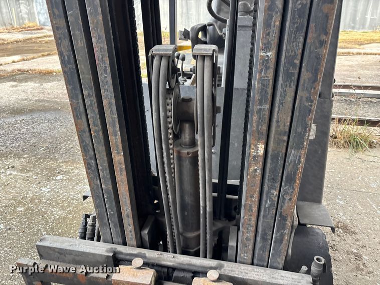 image for item DW7302 Yale GLC060TGNUAE084 forklift