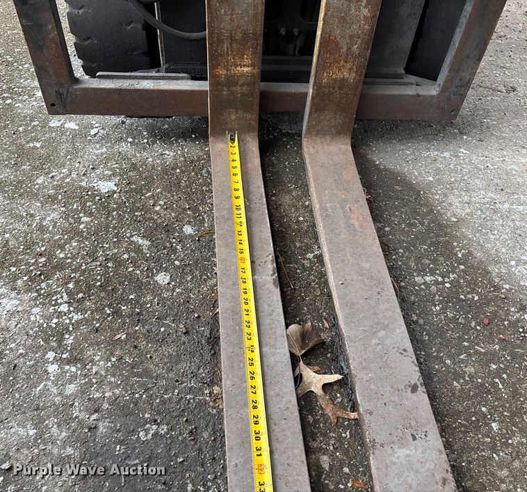 image for item DW7302 Yale GLC060TGNUAE084 forklift