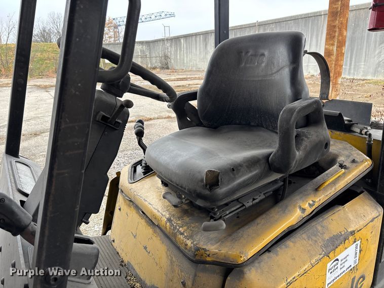 image for item DW7302 Yale GLC060TGNUAE084 forklift