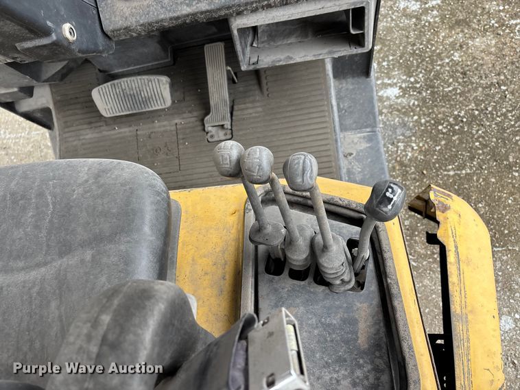 image for item DW7302 Yale GLC060TGNUAE084 forklift