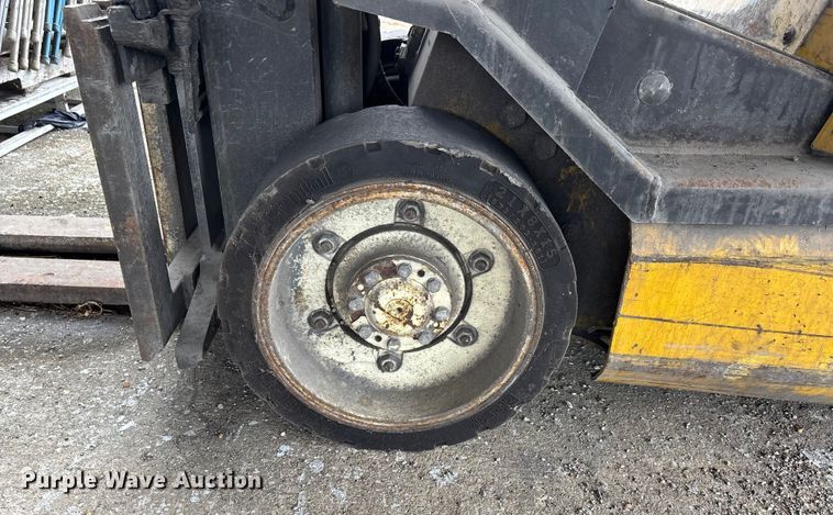 image for item DW7302 Yale GLC060TGNUAE084 forklift