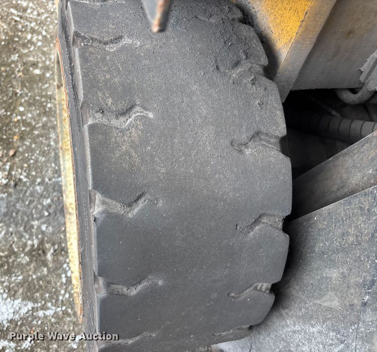 image for item DW7302 Yale GLC060TGNUAE084 forklift