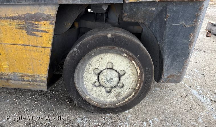 image for item DW7302 Yale GLC060TGNUAE084 forklift