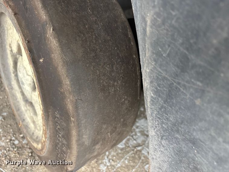 image for item DW7302 Yale GLC060TGNUAE084 forklift