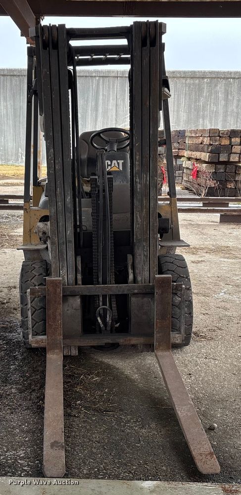 image for item DW7303 Caterpillar GP25K forklift
