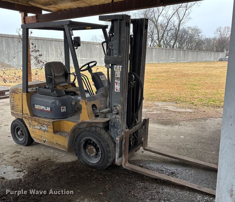 image for item DW7303 Caterpillar GP25K forklift