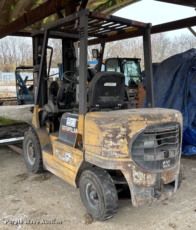 image for item DW7303 Caterpillar GP25K forklift