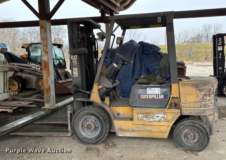 image for item DW7303 Caterpillar GP25K forklift