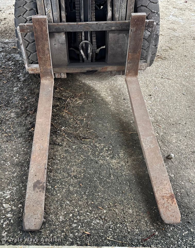 image for item DW7303 Caterpillar GP25K forklift