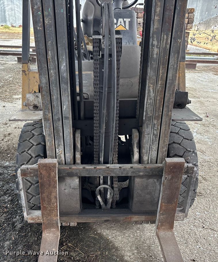 image for item DW7303 Caterpillar GP25K forklift