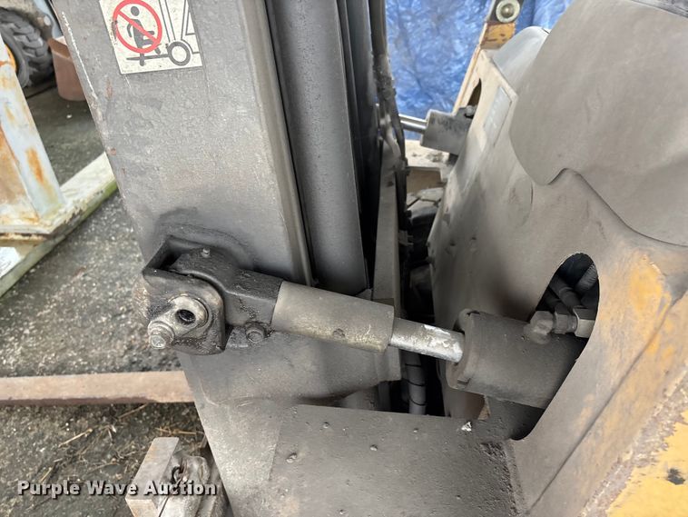 image for item DW7303 Caterpillar GP25K forklift