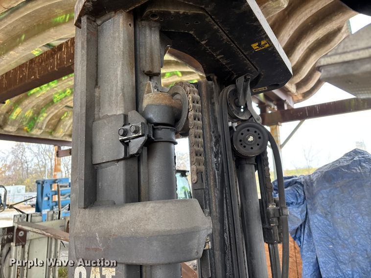 image for item DW7303 Caterpillar GP25K forklift