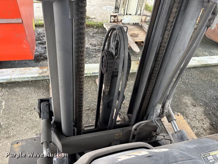 image for item DW7303 Caterpillar GP25K forklift
