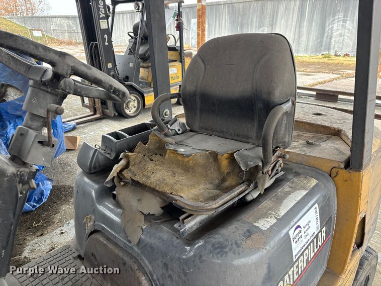image for item DW7303 Caterpillar GP25K forklift
